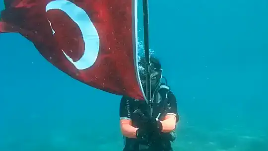 30 Ağustos Zafer Bayramı deniz altında kutlandı