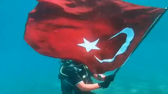 30 Ağustos Zafer Bayramı deniz altında kutlandı