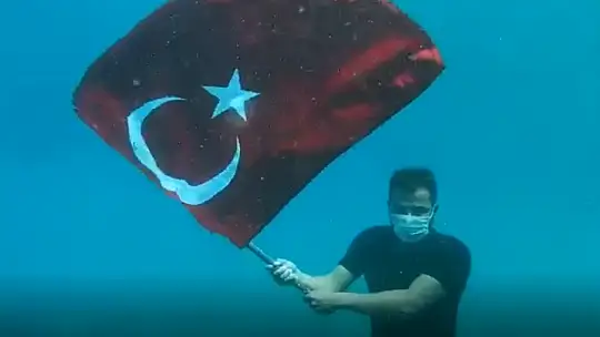 30 Ağustos Zafer Bayramı deniz altında kutlandı