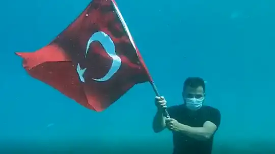 30 Ağustos Zafer Bayramı deniz altında kutlandı