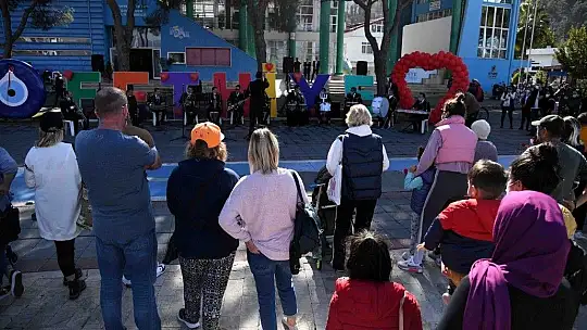 14 Şubat Sevgililer Günü Fethiye'de şarkılarla kutlandı