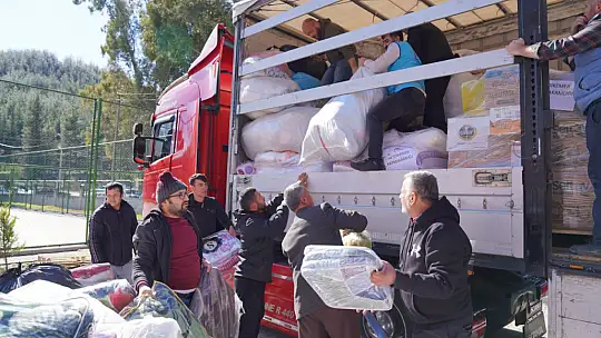 KAYMAKAM BÜYÜKER VE BAŞKAN OTGÖZ, DEPREMZEDELER İÇİN YARDIM EDEN HAYIRSEVERLERE TEŞEKKÜR ETTİ