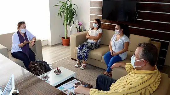 KÜLTÜR VE TURİZM BAKANLIĞI SANATÇISINDAN FTSO'YA TEBRİK ZİYARETİ