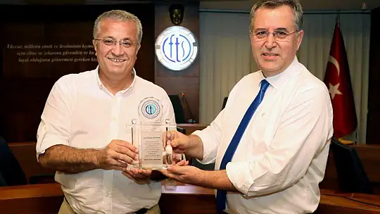 FTSO MECLİS ÜYESİ VE MESLEK KOMİTESİ BAŞKANLARINA TEŞEKKÜR PLAKETİ