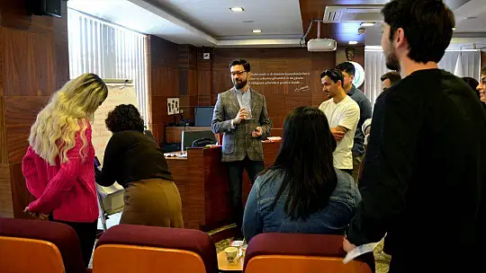  İNSAN TANIMA SANATI VE ZOR İNSANLA BAŞA ÇIKMA EĞİTİMİ 