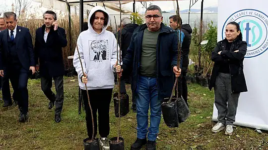 2500 FETHİYE KAYA İNCİRİ FİDANI ÜRETİCİLERE DAĞITILDI