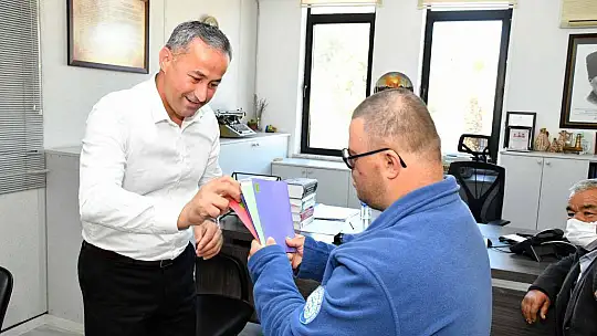 Makamını, Down Sendromlu Niyazi'ye bıraktı