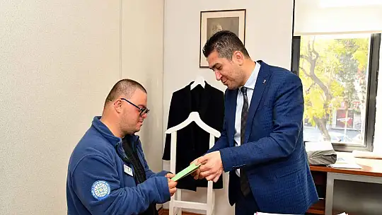 Makamını, Down Sendromlu Niyazi'ye bıraktı