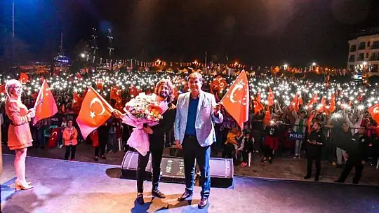KORAY AVCI SESİYLE BÜYÜLEDİ