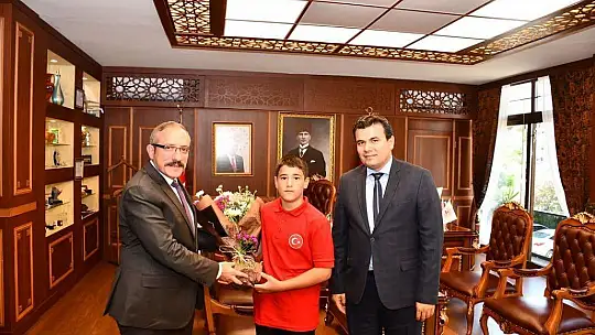 Milli sporcular Kaymakam Karaman'ı ziyaret etti