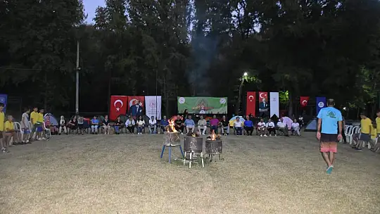 Gençler Çadır Kampında Doyasıya Eğlendiler