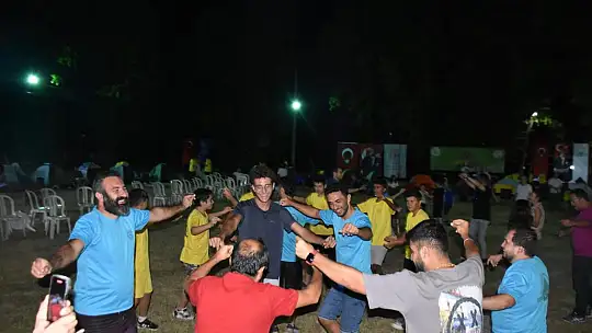 Gençler Çadır Kampında Doyasıya Eğlendiler