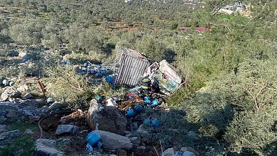 TÜP KAMYONU UÇURUMA YUVARLANDI ŞOFÖR HAYATINI KAYBETTİ