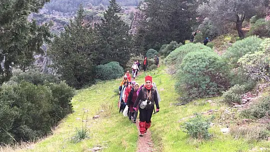 Doğa yürüyüşlerini sürdürüyorlar