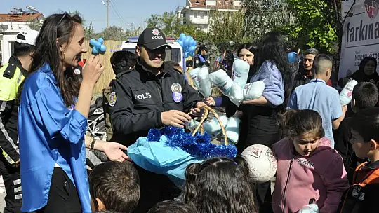 NURSEL ÖZDEMİR EĞİTİM KURUMUNDA 'OTİZM FARKINDALIK GÜNÜ' ETKİNLİĞİ DÜZENLENDİ SALİH DÜNDAR, 'OTİZMİN TEK TEDAVİSİ EĞİTİMDİR'