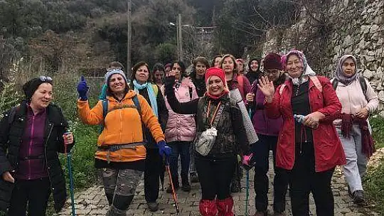 Doğa yürüyüşlerini sürdürüyorlar