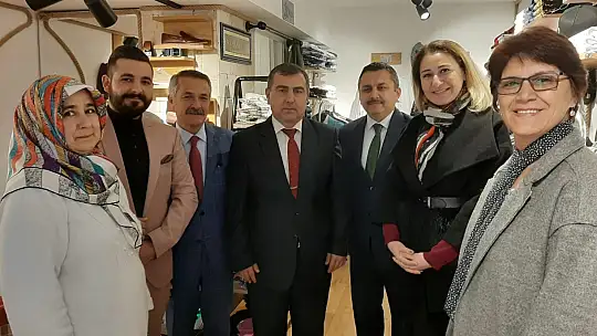 'Bukalemun' erkek giyim mağazası açıldı