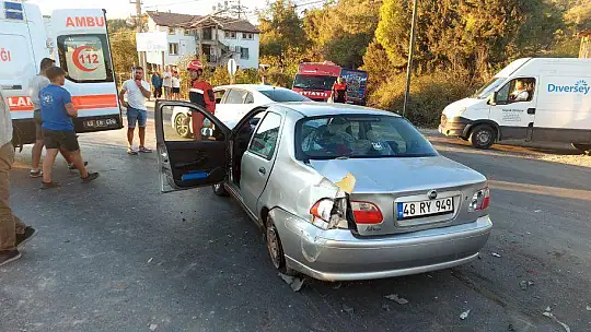FETHİYE'DE KAZA: 2 YARALI