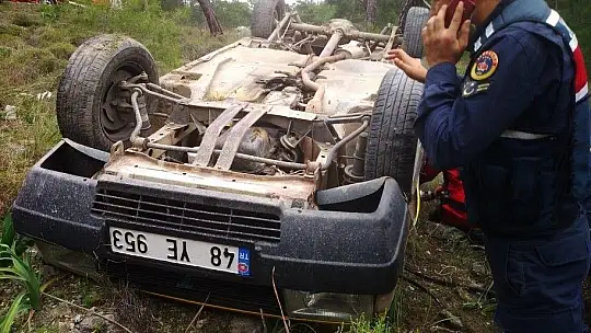 50 metrelik şarampole uçan aracın sürücüsünü itfaiye kurtardı