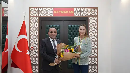 Başkan Akdenizli'den Anneler Günü Çiçeği