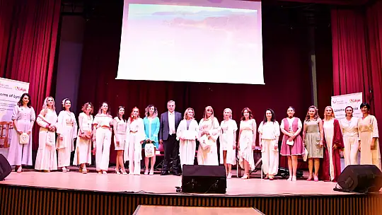 Dastar defilesi büyük beğeni topladı