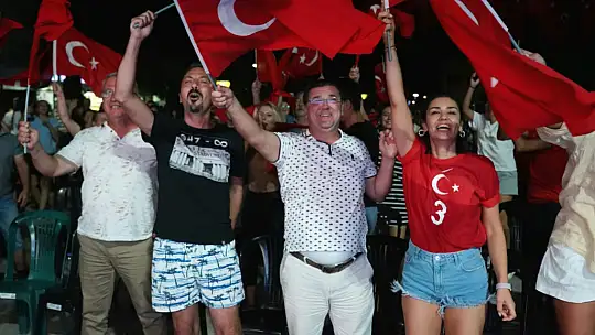 Şampiyonluk Coşkusu Atapark'ta Yaşandı