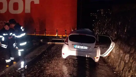 TIR VE OTOMOBİL ÇARPIŞTI