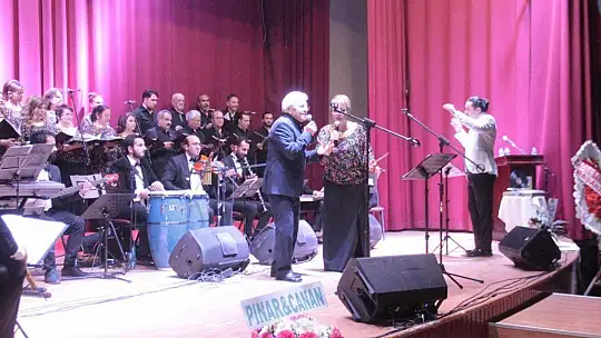 Yeşilçam Şarkıları Dinleyenleri Mest Etti 