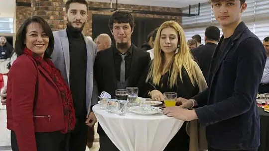 BİZ Büyük Bir Aileyiz