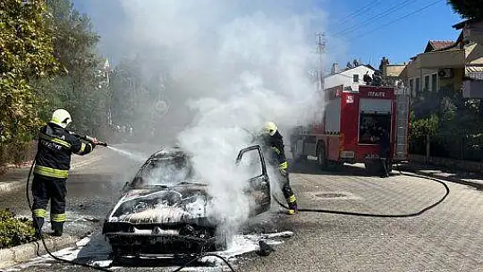 ARAÇTA ÇIKAN YANGIN KORKUTTU