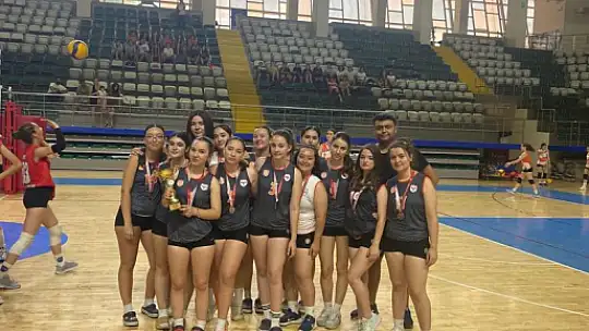 Zirvespordan Bir Sezonda Sekiz Kupa