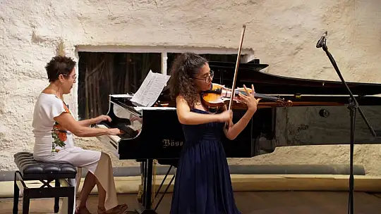 Yetenekli Kemancılar Alkış Aldı