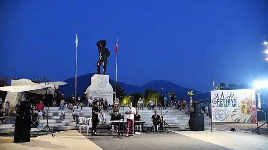 Müzikli Fethiye Akşamları Adem Kazan ile devam etti