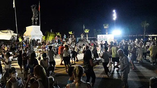 Müzikli Fethiye Akşamları Adem Kazan ile devam etti