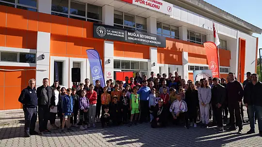 SEYDİKEMER BÜYÜK ATATÜRK KOŞUSU'NDA DERECEYE GİRENLER ÖDÜLLENDİRİLDİ