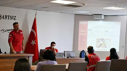 AKUT'tan engellilere deprem eğitimi