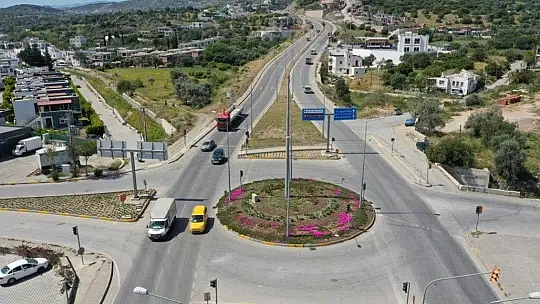 Ana arterde peyzaj ve çevre düzenlemeleri devam ediyor