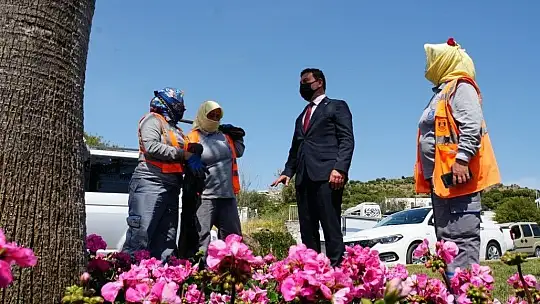 Ana arterde peyzaj ve çevre düzenlemeleri devam ediyor