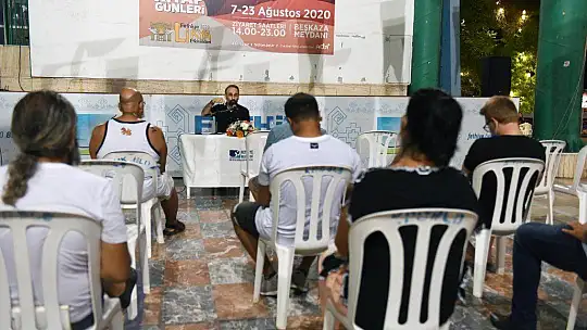 Aşkın Felsefesi Konuşuldu