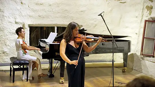 Yetenekli Kemancılar Alkış Aldı