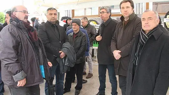 Doğacak bebeğini göremedi 