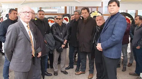 Doğacak bebeğini göremedi 