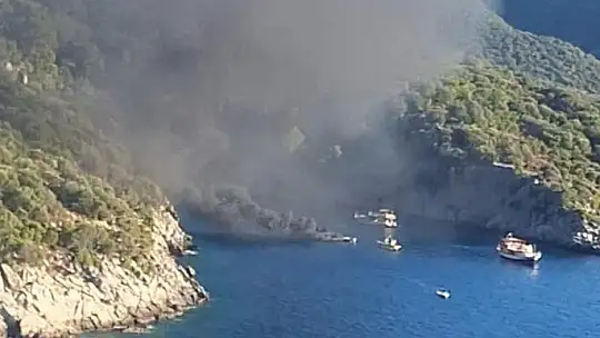 Fethiye'de bot yangını