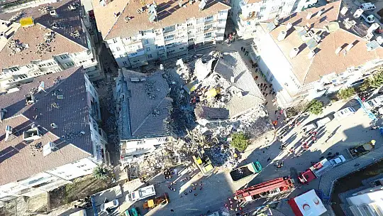 Bakanlar deprem bölgesine gitti