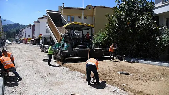 Baha Şıkman Caddesi'nde asfalt çalışmaları başladı