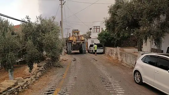 Bakan Ersoy yangın bölgesinde çalışmaları takip etti