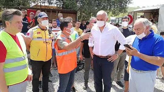Bakan Ersoy yangın bölgesinde çalışmaları takip etti