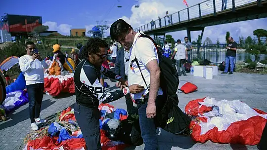 Başkan Karaca, Gökyüzünde Türk Bayrağı Açtı