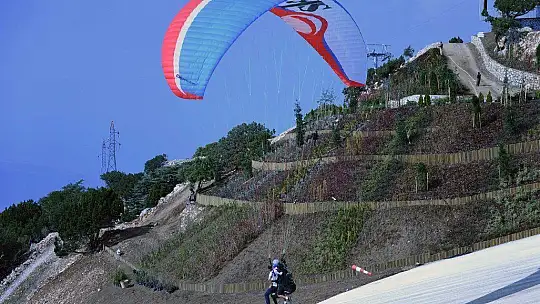Başkan Karaca, Gökyüzünde Türk Bayrağı Açtı