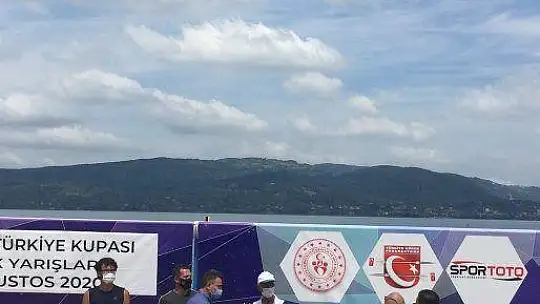 FETHİYE BELEDİYESPOR'UN KÜREKÇİLERİ SAPANCA'DAN BAŞARIYLA DÖNÜYORLAR